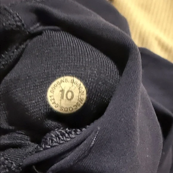 Women’s Navy Active Leggings Lululemon - Picture 6 of 7